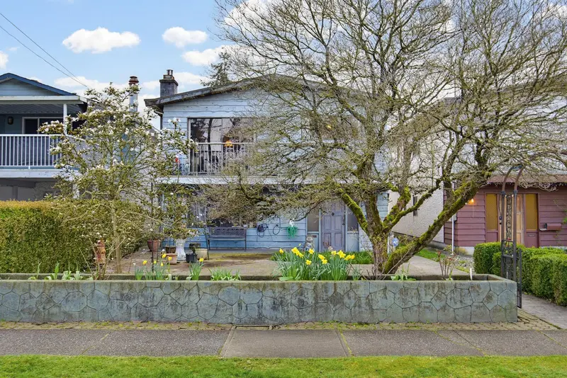 1952 PRAIRIE AVENUE - photo 1 of 25