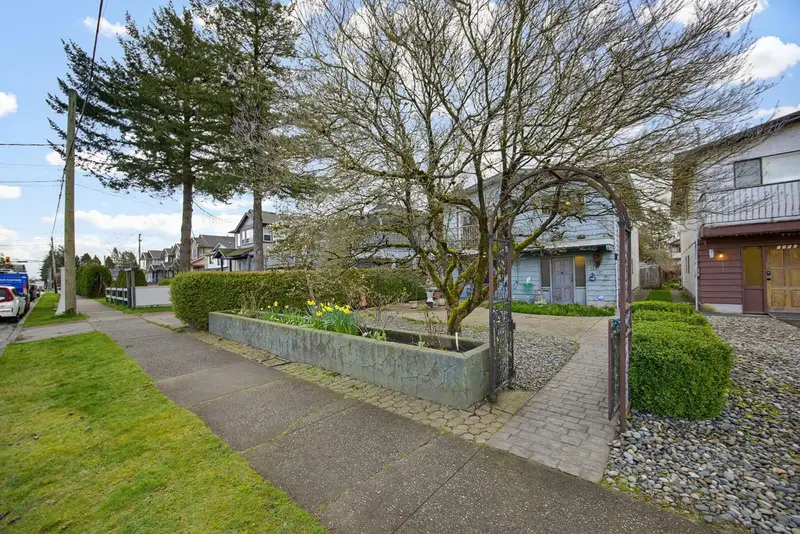 1952 PRAIRIE AVENUE - photo 2 of 25