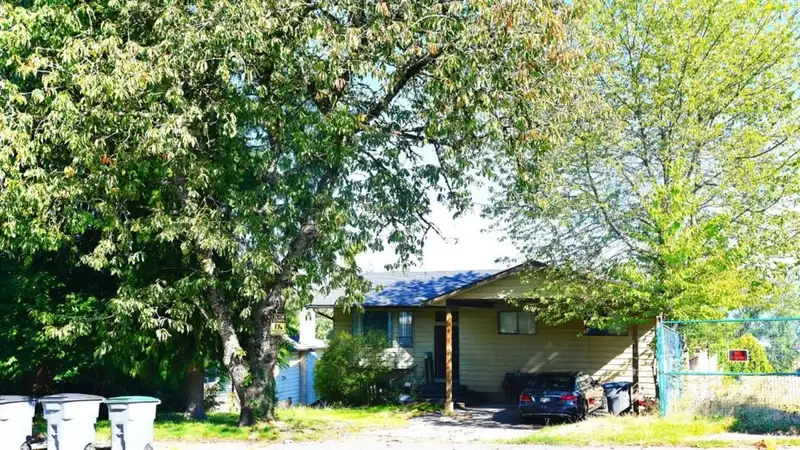 13495 113 AVENUE - photo 1 of 24