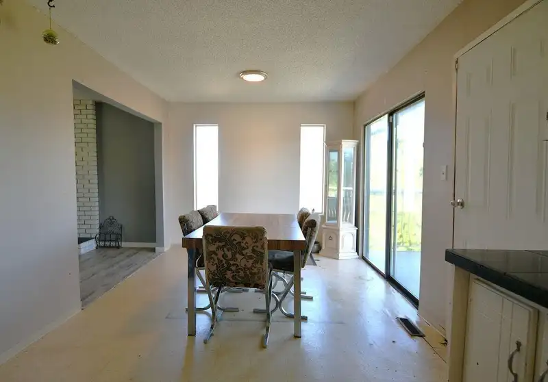 13495 113 AVENUE - photo 4 of 24