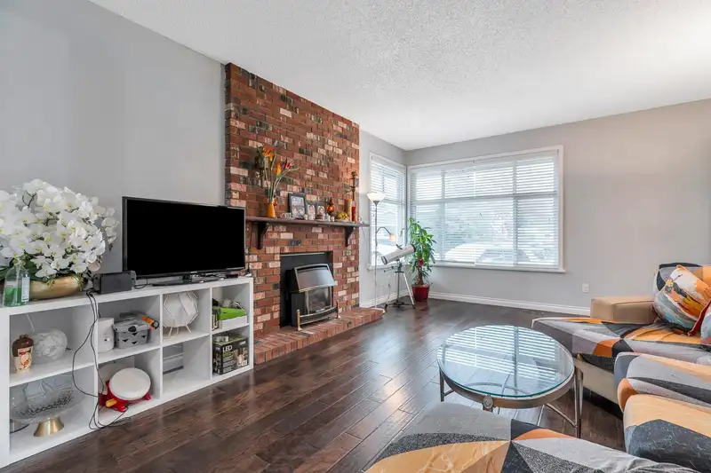 14445 CHARTWELL DRIVE - photo 4 of 40