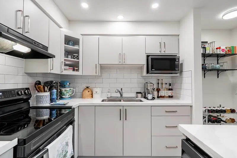 202 19730 56 AVENUE - photo 4 of 17