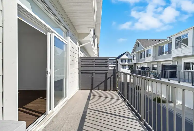 10 15778 85 AVENUE - photo 4 of 9