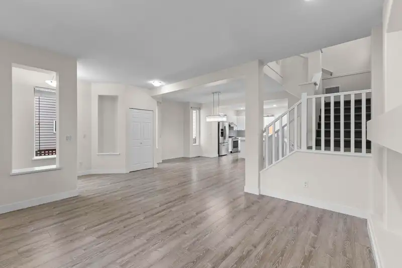 15126 61A AVENUE - photo 4 of 40