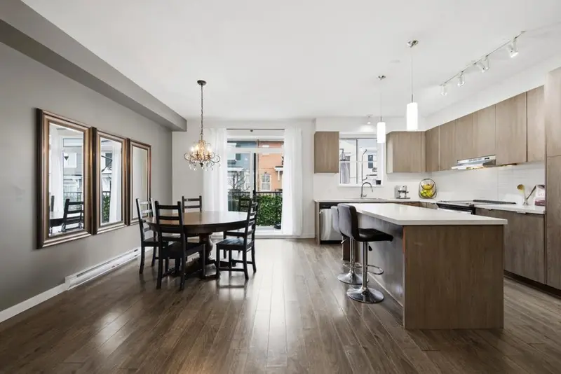 10 10735 84 AVENUE - photo 2 of 25