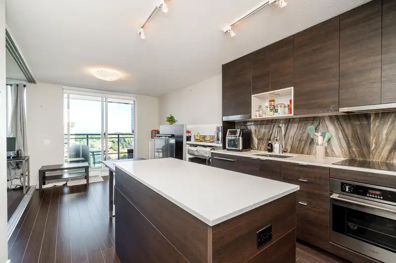 2608 13398 104 AVENUE - photo 1 of 25