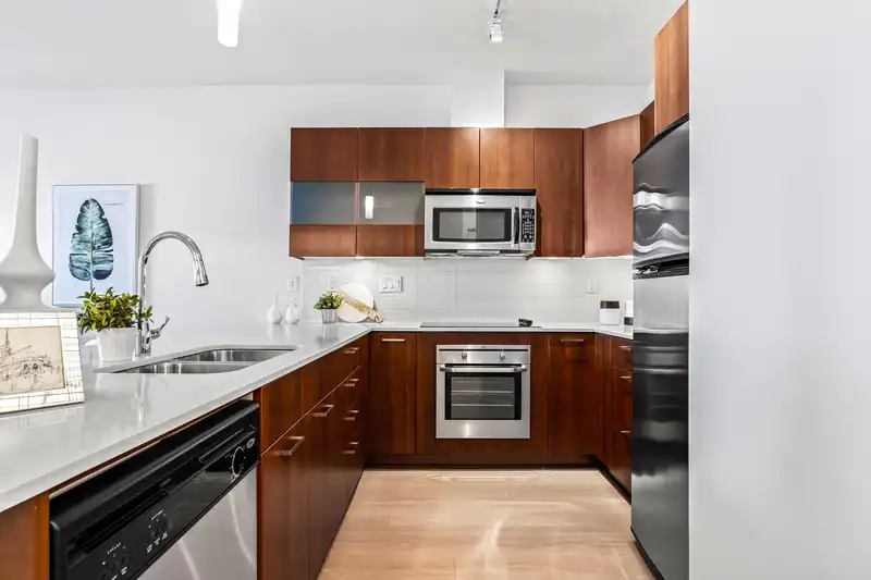 408 13321 102A AVENUE - photo 3 of 31
