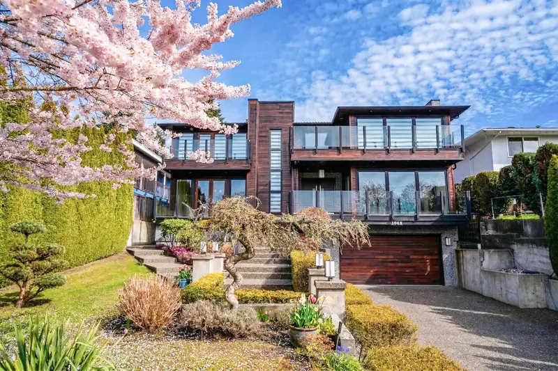 1068 HOLDOM AVENUE - photo 2 of 25