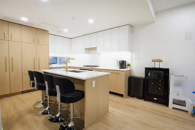 202 381 CLAYTON STREET - photo 3 of 23