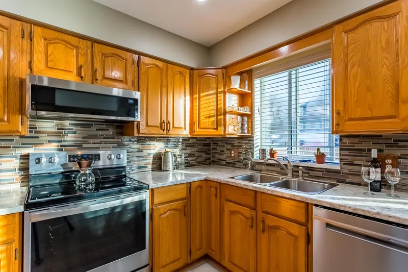 12717 114 AVENUE - photo 4 of 25