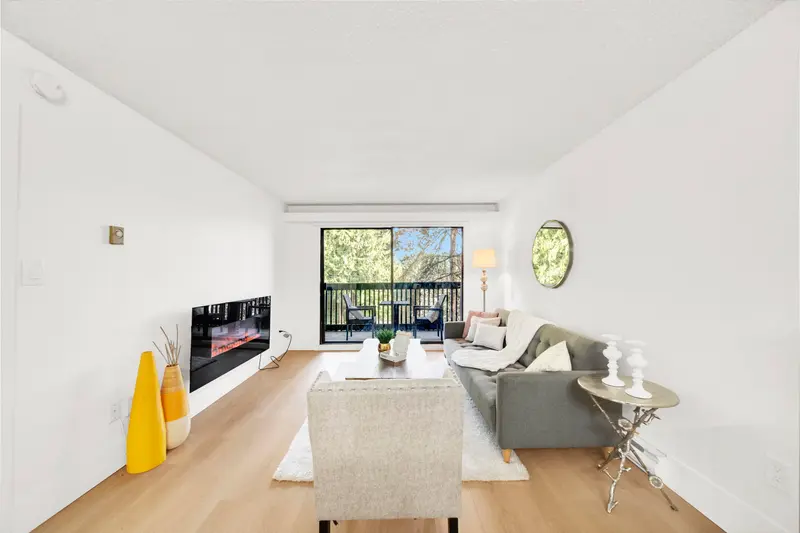 207 37 AGNES STREET - photo 3 of 20