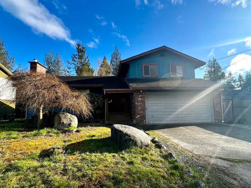 873 POPLAR LANE - photo 1 of 25