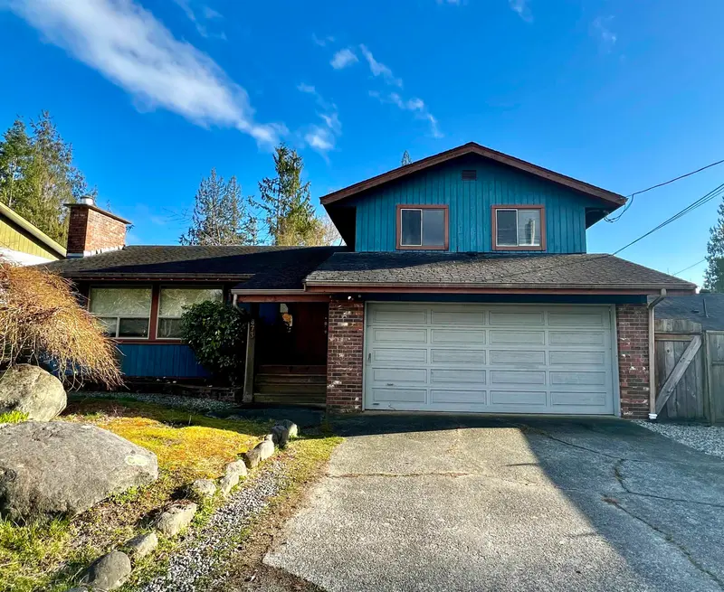 873 POPLAR LANE - photo 2 of 25