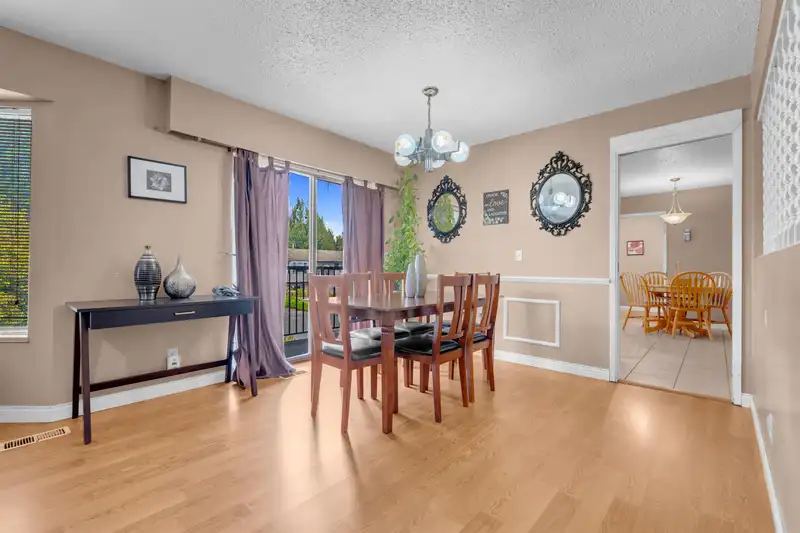 14110 72A AVENUE - photo 4 of 25