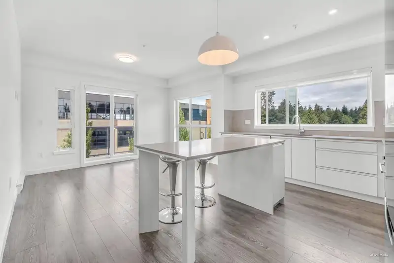 401 14225 103A AVENUE - photo 3 of 26