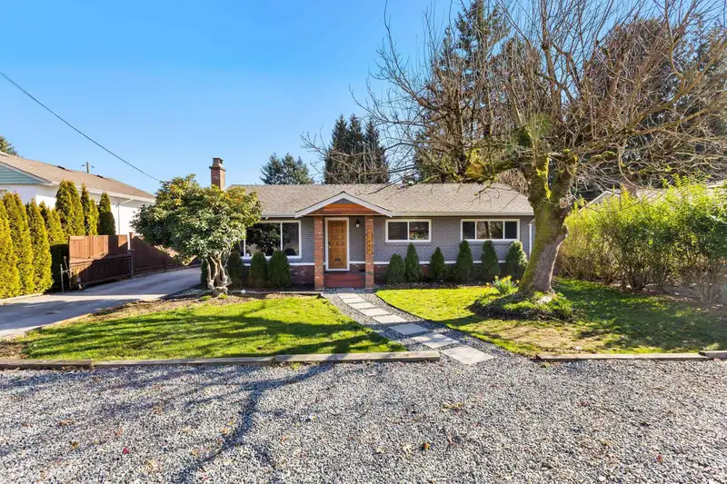 11082 146 STREET - photo 1 of 31