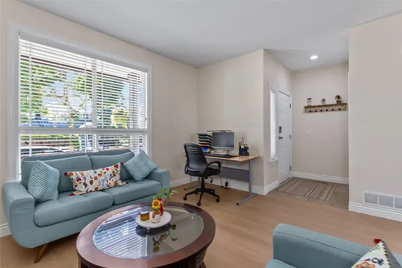 6533 193B STREET - photo 3 of 25