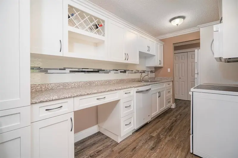 202 9175 MARY STREET - photo 3 of 12