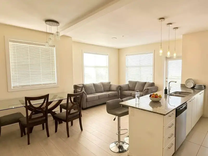 122 15956 86A AVENUE - photo 2 of 13