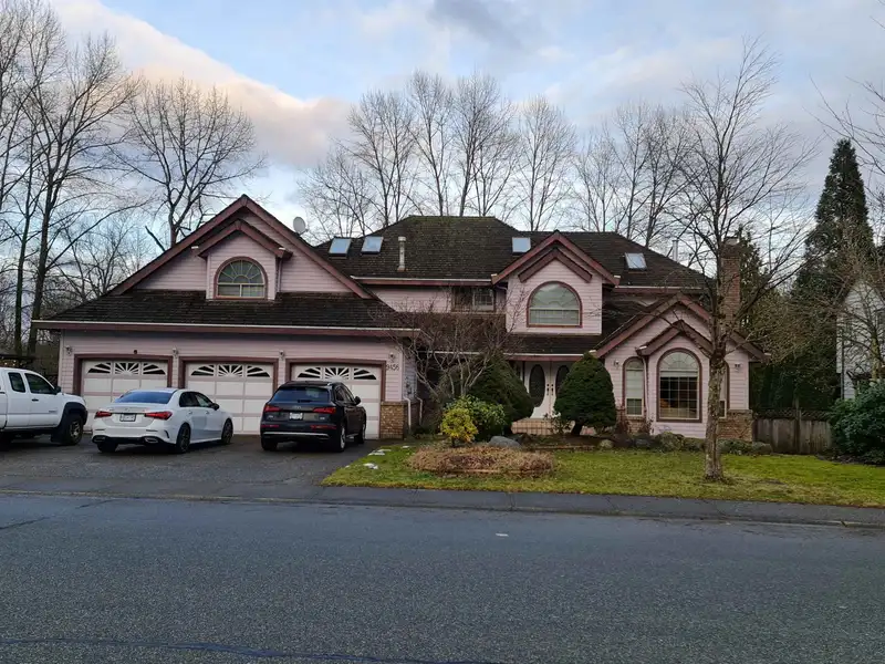 9456 164 STREET - photo 1 of 15