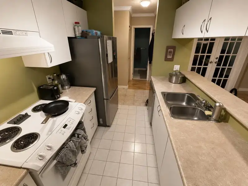 407 10533 UNIVERSITY DRIVE - photo 4 of 10