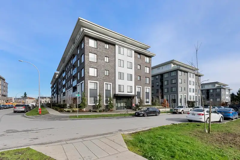 208 15815 85 AVENUE - photo 1 of 34