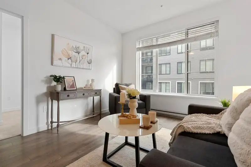 208 15815 85 AVENUE - photo 3 of 34