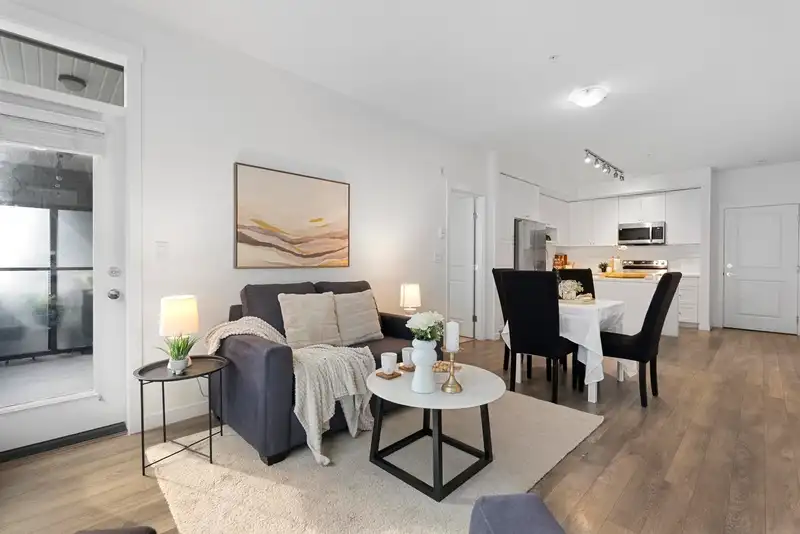 208 15815 85 AVENUE - photo 4 of 34