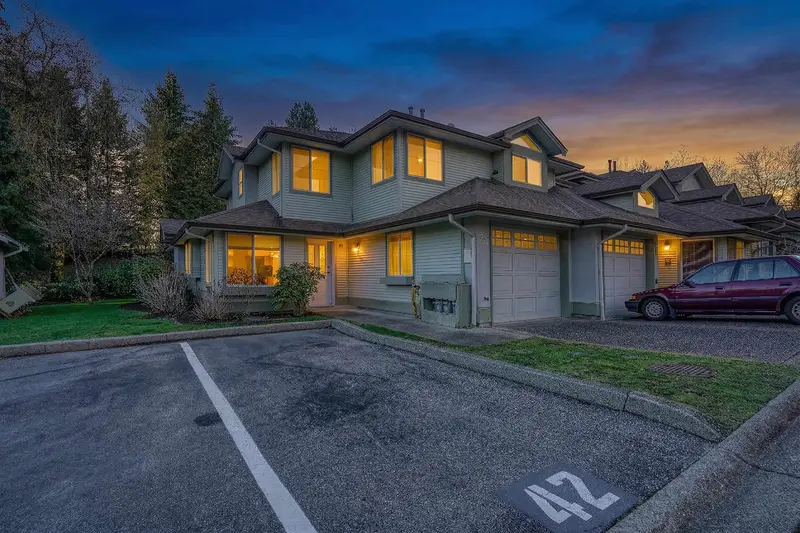 32 22740 116 AVENUE - photo 1 of 25