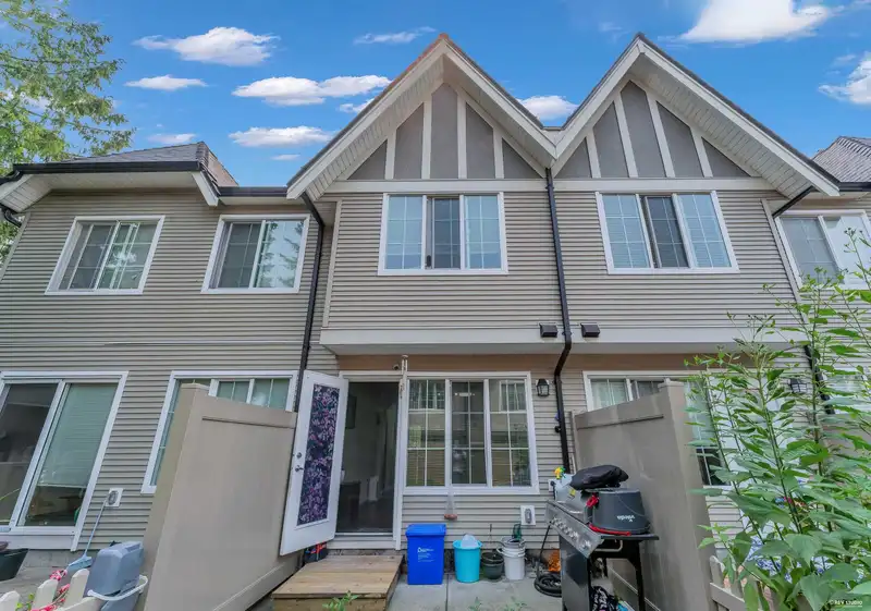 30 12778 66 AVENUE - photo 4 of 37