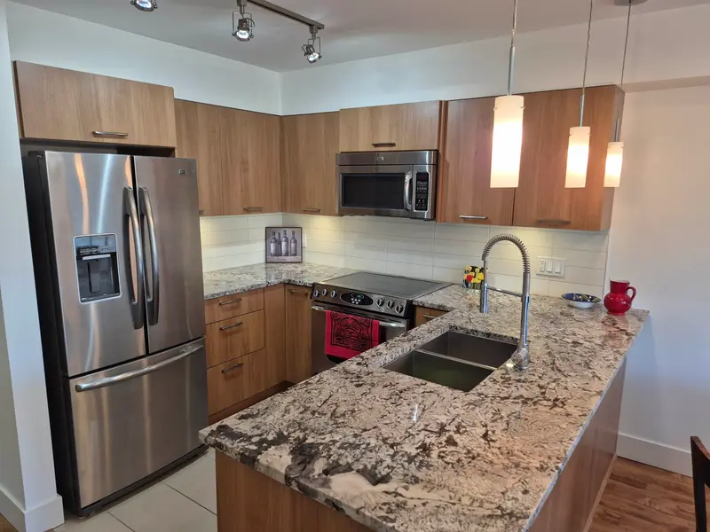 306 5682 WHARF AVENUE - photo 3 of 18