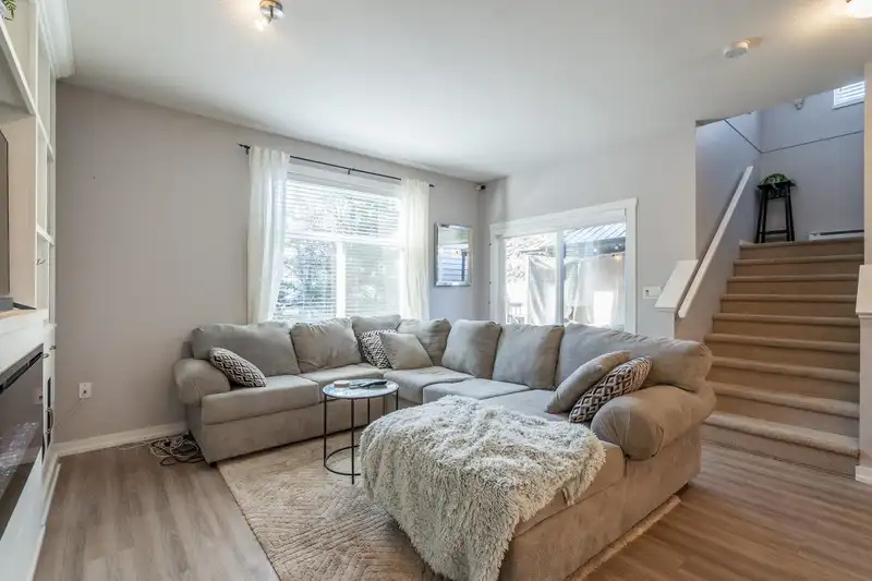 36 15075 60 AVENUE - photo 3 of 39