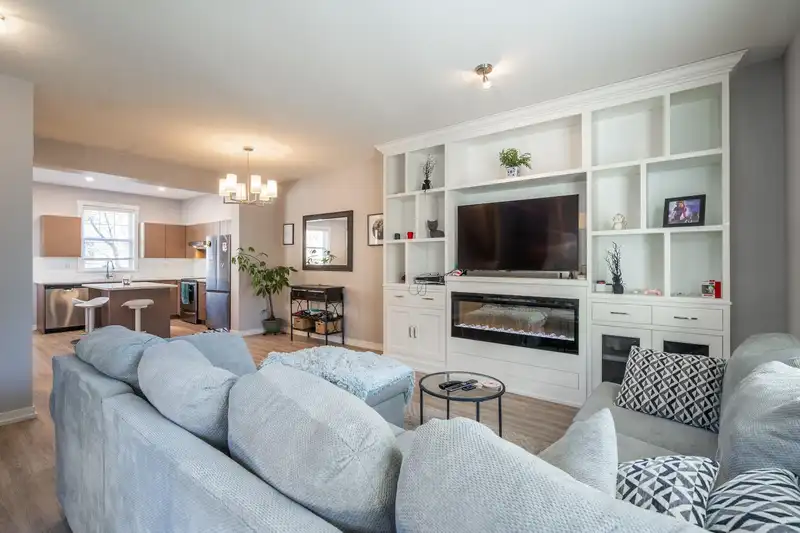 36 15075 60 AVENUE - photo 4 of 39