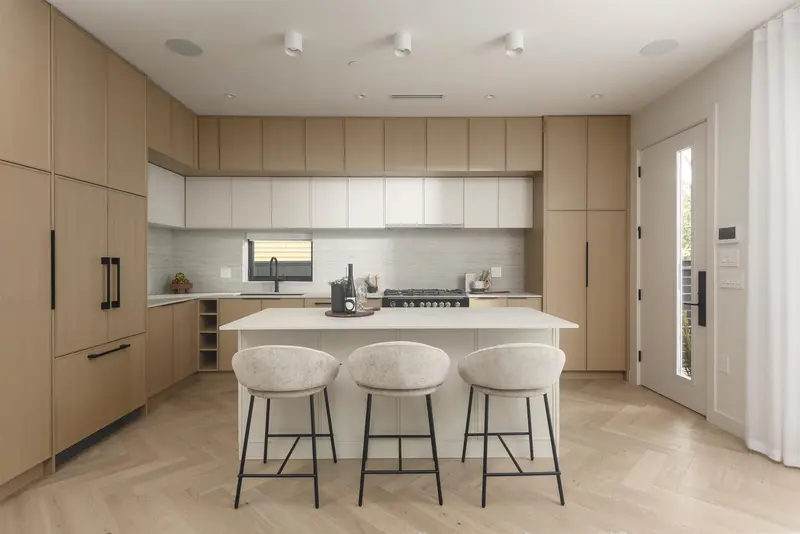 1 58 E 40TH AVENUE - photo 4 of 23