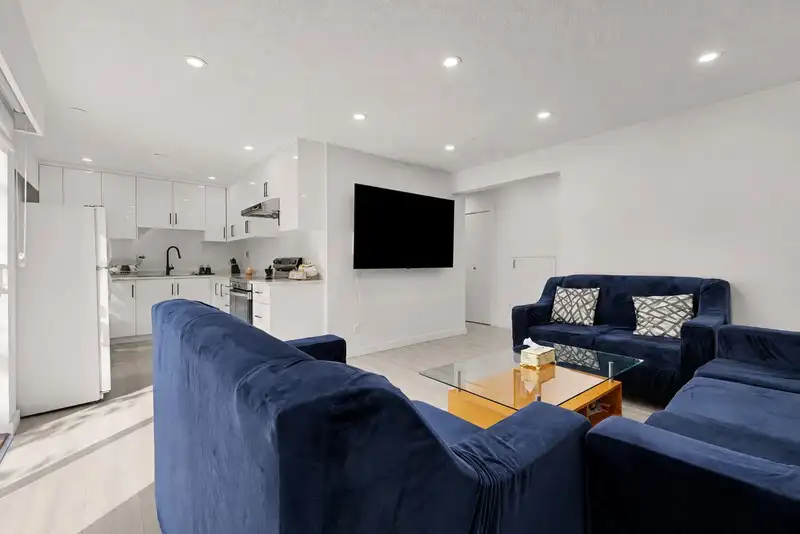 47 9378 122 STREET - photo 2 of 24
