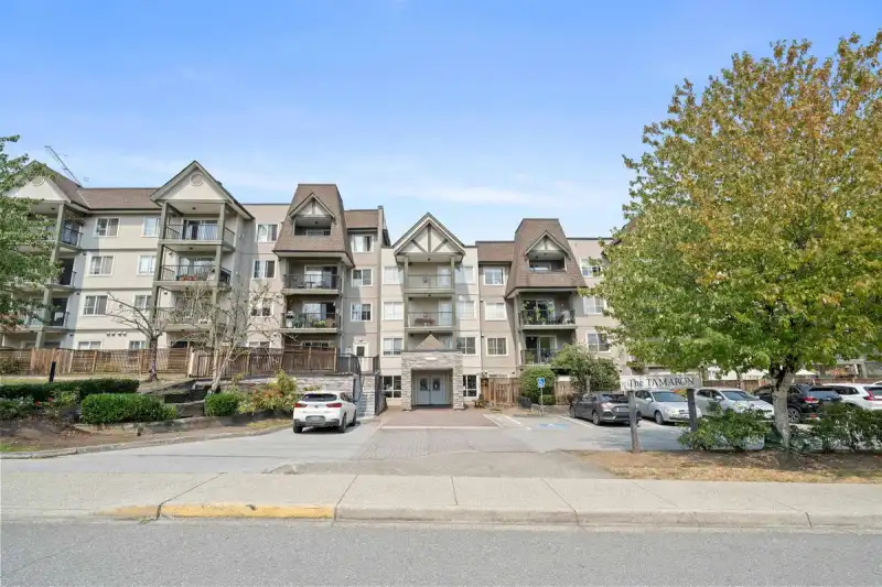 207 12083 92A AVENUE - photo 1 of 32
