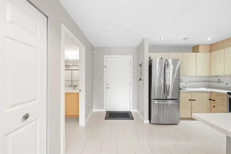 207 12083 92A AVENUE - photo 4 of 32