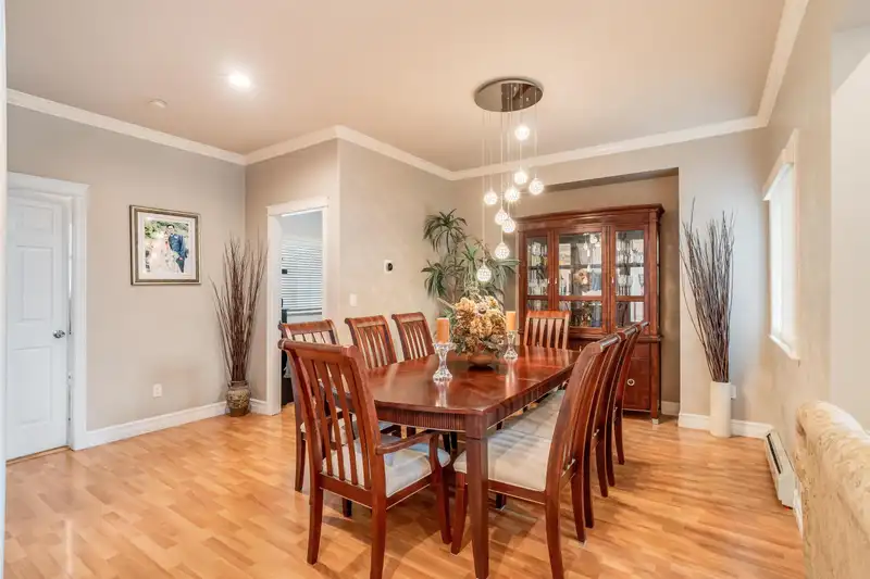14676 79 AVENUE - photo 3 of 40