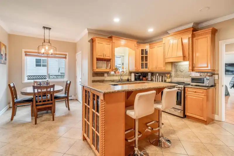 14676 79 AVENUE - photo 4 of 40