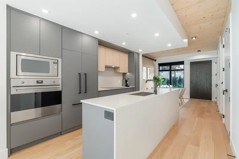 121 310 SALTER STREET - photo 3 of 25