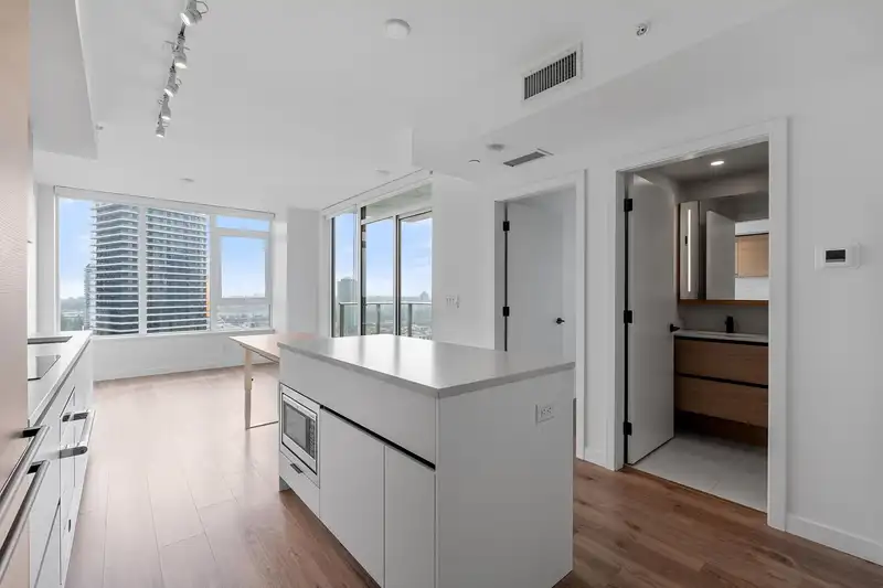 2508 10448 UNIVERSITY DRIVE - photo 4 of 23