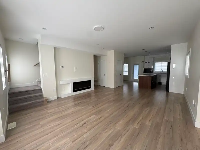 49 9652 162A STREET - photo 2 of 14