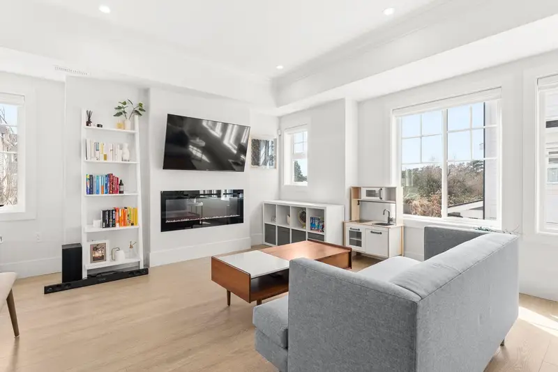 32 9211 MCKIM WAY - photo 4 of 25