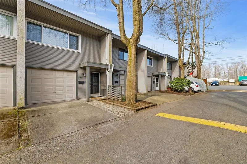 4975 RIVER REACH - photo 3 of 25