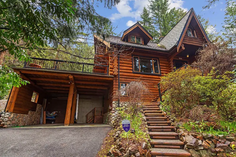 325 BAYVIEW ROAD - photo 1 of 25