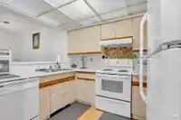 105 7175 134 STREET - thumbnail 12