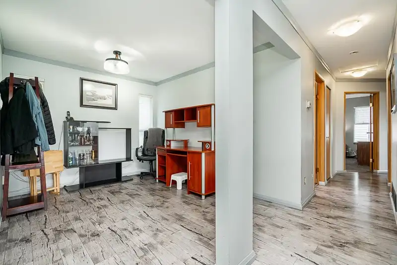 14263 67 AVENUE - photo 4 of 37