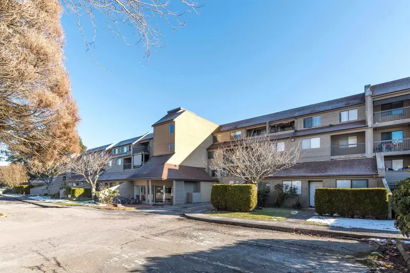 311 8120 COLONIAL DRIVE - photo 2 of 13