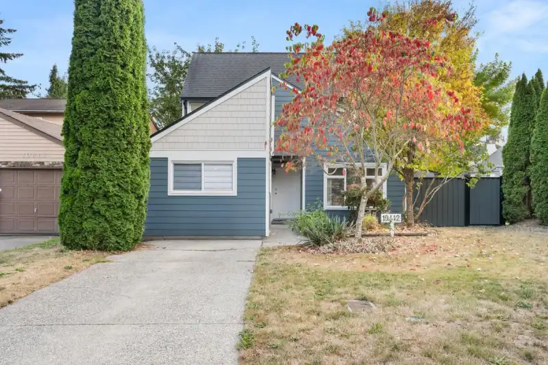 19412 62 AVENUE - photo 1 of 33