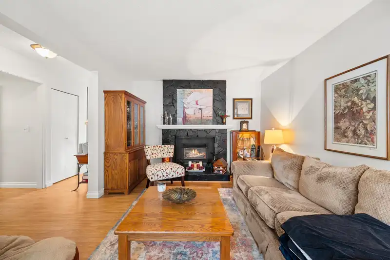 19412 62 AVENUE - photo 3 of 33